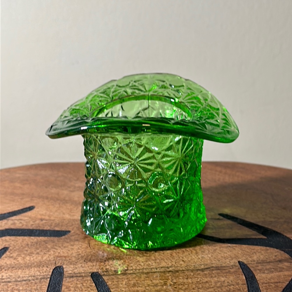 ☘️Fenton Daisy and Button Deep Green Small Top Hat Toothpick Holder ☘️